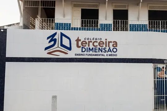 Fachada do Colégio Terceira Dimensão na Rua Alagoas, 1513, com o letreiro da escola em destaque
