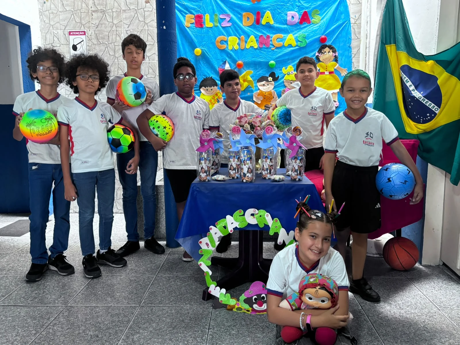 Alunos do Colégio 3D reunidos na celebração do Dia das Crianças